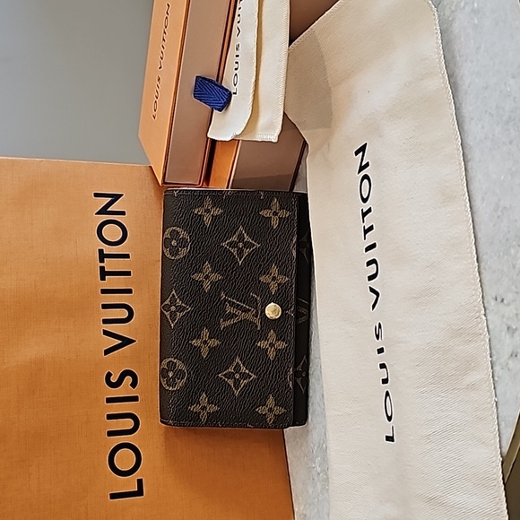 ✨️AUTHENTIC✨️ Louis Vuitton Monogram Porte Monnaie Bifold Wallet - Picture 3 of 16